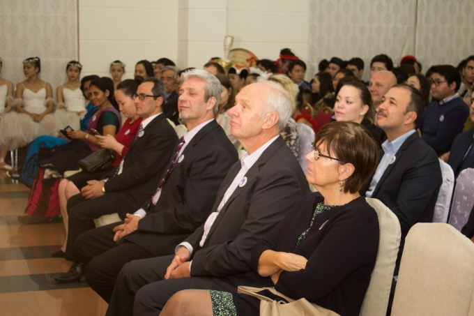 Đại sứ Li&ecirc;n bang Nga tại Việt Nam&nbsp;Konstantin Vnukov v&agrave; Đại sứ nhiều nước đ&atilde; đến tham dự dạ hội.