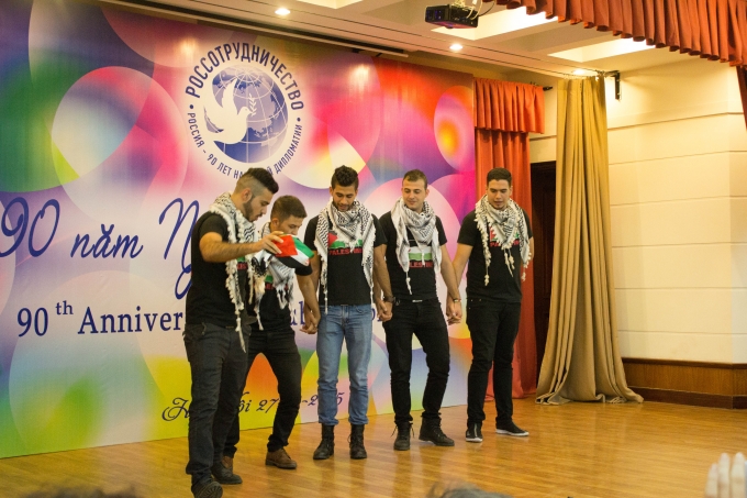 Tiết mục nhảy truyền thống của sinh vi&ecirc;n Palestine