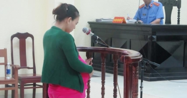 “Nữ quái” vác bụng bầu hầu tòa