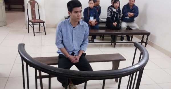 Đi khám bệnh, rơi ma túy giấu trong tay áo