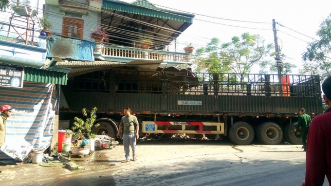 Vụ tai nạn khiến 2 mẹ con tử vong tại chỗ.&nbsp;(Ảnh: T.L)