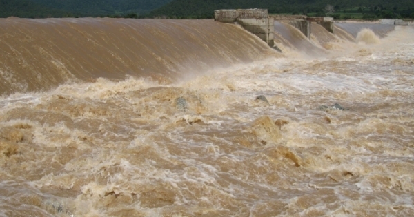 Dự báo thời tiết ngày 06/11: Áp thấp nhiệt đới suy yếu, báo động lũ trên sông Dinh