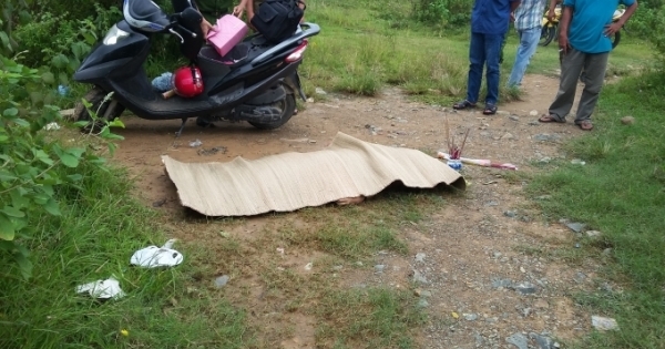 Đang đánh cá, phát hiện cô gái trẻ chới với giữa "hồ tử thần"