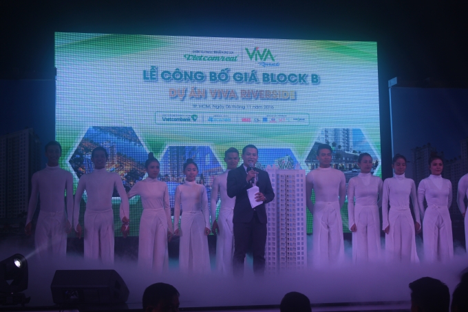 Tiết mục văn nghệ mở đầu lễ c&ocirc;ng bố.