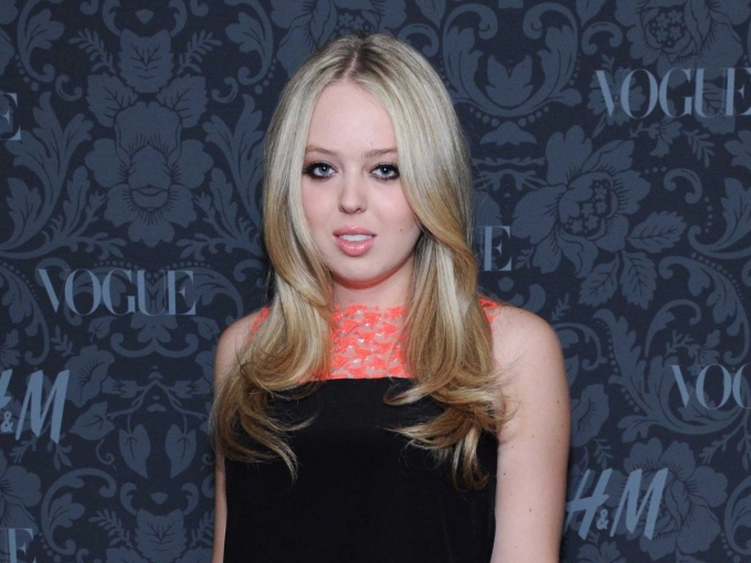 Tiffany Trump l&agrave; người con duy nhất của Donald Trump với vợ thứ 2 Marla Maples.Tiffany cũng học tại Đại học Pennsylvania như cha v&agrave; anh trai. C&ocirc; tập trung t&igrave;m hiểu về c&aacute;c chuy&ecirc;n ng&agrave;nh như x&atilde; hội học, lu&acirc;t ph&aacute;p v&agrave; nghi&ecirc;n cứu đ&ocirc; thị. (Ảnh: Getty)