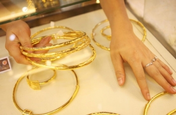 Giá vàng ngày 11/11: Vàng tiếp tục rớt giá khiến nhà đầu tư hoang mang