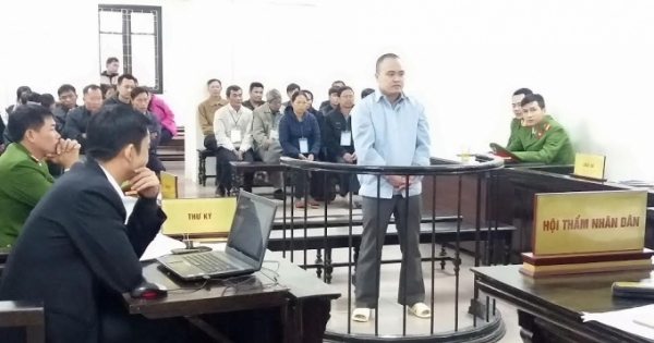 Mâu thuẫn chuyện đổi ruộng, vung dao chém 2 vợ chồng bất tỉnh