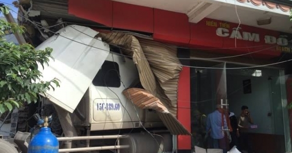 Quảng Ninh: "Hung thần" đâm thẳng vào nhà dân, cả gia đình may mắn thoát chết