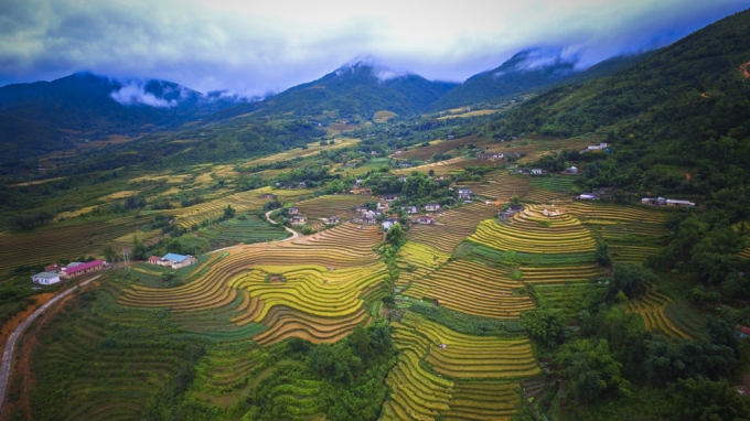 Ngỡ ng&agrave;ng vẻ đẹp hoang sơ và bình y&ecirc;n nơi v&ugrave;ng bi&ecirc;n Quảng Ninh