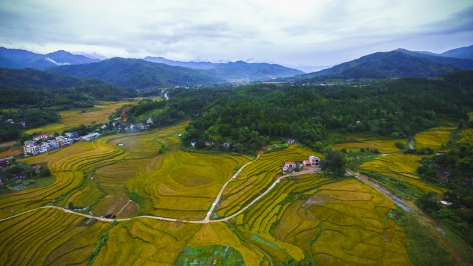 Ngỡ ng&agrave;ng vẻ đẹp hoang sơ và bình y&ecirc;n nơi v&ugrave;ng bi&ecirc;n Quảng Ninh