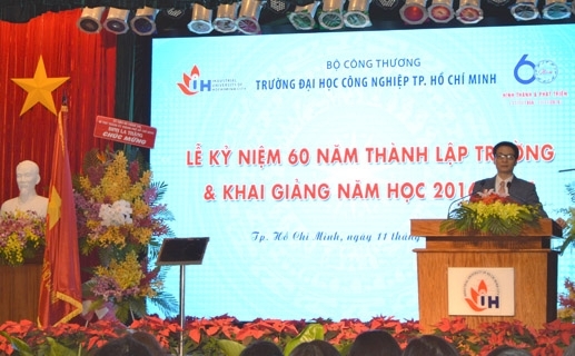 Ph&oacute; Thủ tướng Vũ Đức Đam ph&aacute;t biểu tại lễ&nbsp;kỷ niệm 60 năm th&agrave;nh lập Đại học C&ocirc;ng nghiệp TP HCM. (Ảnh: B&aacute;o Đại Đo&agrave;n Kết)