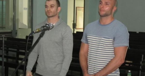 2 đối tượng người nước ngoài “hô biến” thẻ chơi game thành thẻ ATM