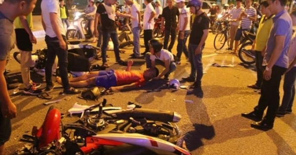 Huế: Trong đêm khuya, 2 xe máy “va nhau” 3 người nguy kịch