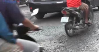 TP HCM: Đường Lê Đức Thọ xuống cấp nghiêm trọng, thường xuyên xảy ùn tắc