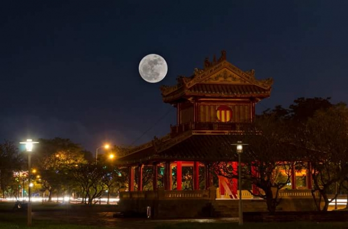 Si&ecirc;u trăng lung linh ở Phu Văn L&acirc;u.