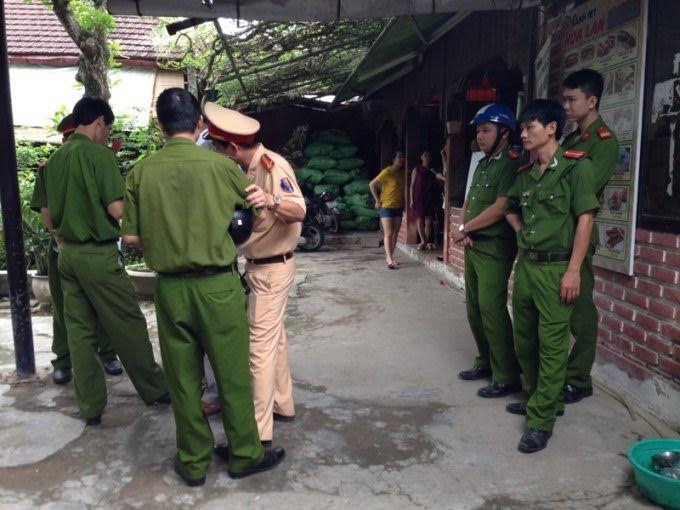 Kh&aacute;m nghiệm hiện trường vụ &aacute;n.