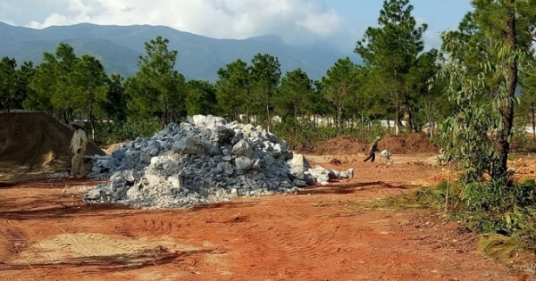 Quảng Bình: Chưa có giấy phép thuê đất, chủ trại bò gần 10ha vẫn ngang nhiên xây dựng