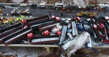 56 ô tô đâm liên hoàn trên cao tốc Trung Quốc, 54 người thương vong