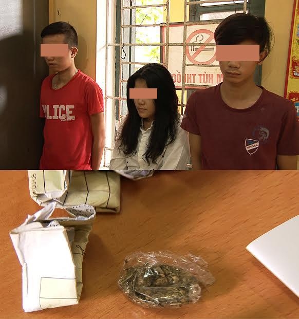 Nh&oacute;m đối tượng v&agrave; tang vật tại cơ quan c&ocirc;ng an. (Ảnh:&nbsp;doisongphapluat)