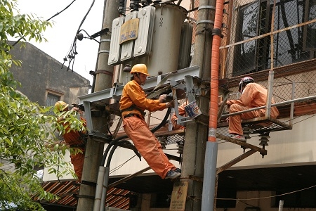 Đề xuất giảm tỷ lệ đ&oacute;ng bảo hiểm tai nạn v&agrave; thất nghiệp cho chủ sử dụng lao động. Ảnh: TM