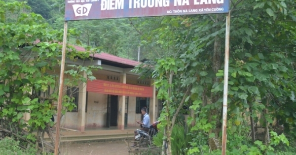 Cô giáo vùng cao đoạt danh hiệu giáo viên giỏi kể chuyện vận động học sinh đến trường