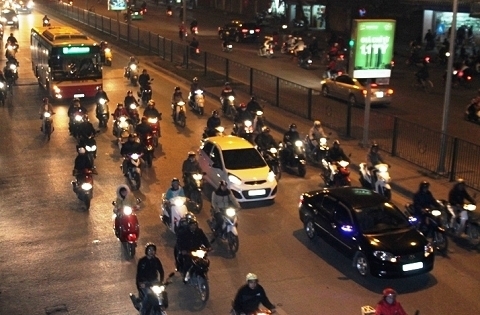 Thời điểm phải bật đèn chiếu sáng khi tham gia giao thông