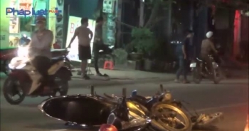 TP HCM: Hai xe biến dạng, 3 người nhập viện sau va chạm