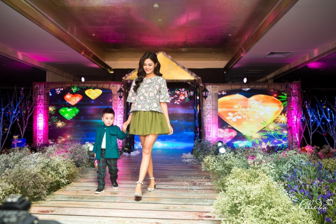 EllieVu in Love Fashion Show - Đ&ecirc;m thời trang của t&igrave;nh mẫu tử