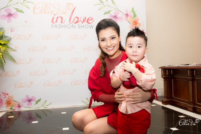 EllieVu in Love Fashion Show - Đ&ecirc;m thời trang của t&igrave;nh mẫu tử