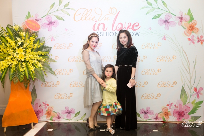 EllieVu in Love Fashion Show - Đ&ecirc;m thời trang của t&igrave;nh mẫu tử