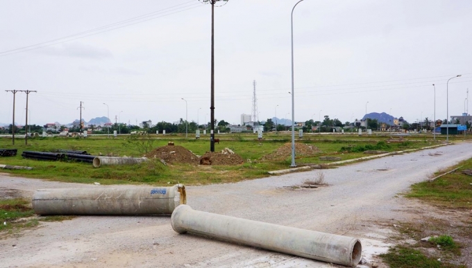 Dự &aacute;n Đầu tư x&acirc;y dựng c&ocirc;ng tr&igrave;nh hạ tầng kỹ thuật khu t&aacute;i định cư phường Quảng Th&agrave;nh (TP Thanh H&oacute;a, tỉnh Thanh H&oacute;a) được nguy&ecirc;n Chủ tịch UBND TP Thanh H&oacute;a Nguyễn Xu&acirc;n Phi ph&ecirc; duyệt năm 2010. Mặt bằng quy hoạch được ph&ecirc; duyệt 270.000 m2, với tổng mức đầu tư hơn 283 tỷ đồng từ nguồn thu tiền sử dụng đất, ng&acirc;n s&aacute;ch th&agrave;nh phố v&agrave; c&aacute;c nguồn huy động hợp ph&aacute;p kh&aacute;c.