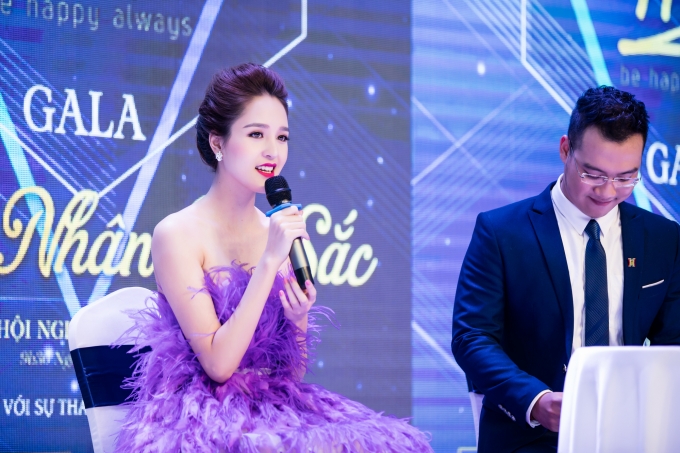 Sau thời gian d&agrave;i vắng b&oacute;ng trong c&aacute;c hoạt động, &Aacute; hậu Ho&agrave;ng Anh đ&atilde; trở lại showbiz khi xuất hiện tại một số event thời trang.&nbsp;