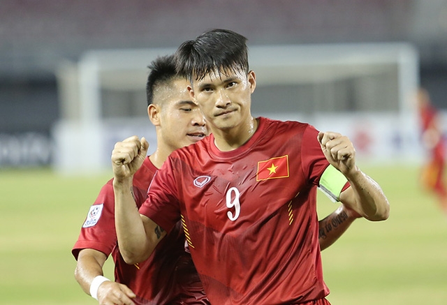 C&ocirc;ng Vinh v&agrave; c&aacute;c đồng đội được thưởng 1 tỷ đồng sau khi v&agrave;o b&aacute;n kết AFF Cup 2016