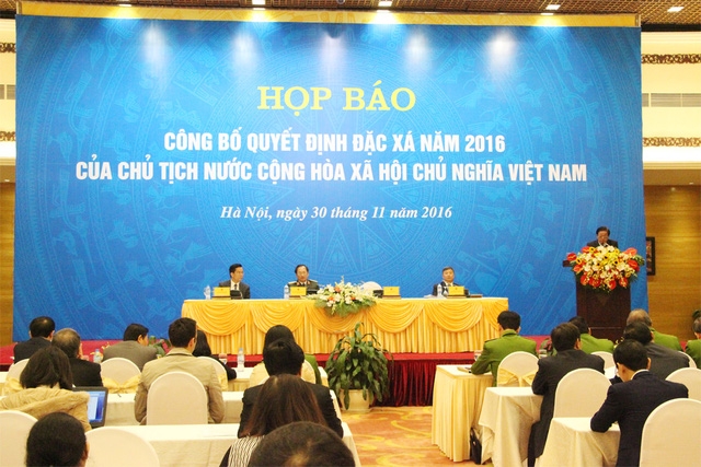 Quang cảnh buổi Họp b&aacute;o c&ocirc;ng bố quyết định đặc x&aacute;.