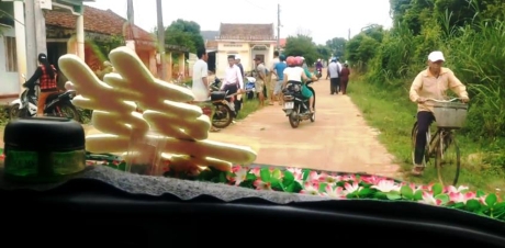 Vụ chặn xe cưới đòi nợ nông thôn mới: Nếu buộc xin lỗi, lãnh đạo thôn từ chức