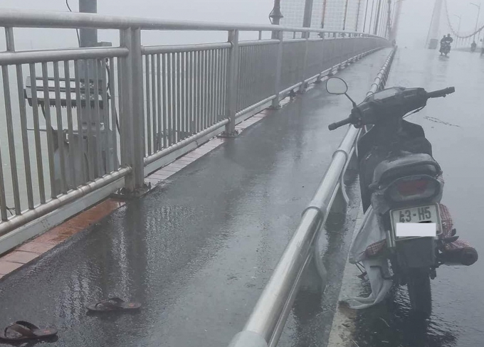 Hiện trường vụ nhảy cầu Thuận Phước tự tử.&nbsp;