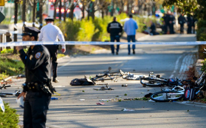 Vụ tấn c&ocirc;ng mới nhất n&agrave;y xảy ra trong bối cảnh&nbsp;IS đang tan r&atilde;&nbsp;ho&agrave;n to&agrave;n ở Trung Đ&ocirc;ng v&agrave; Tổng thống Trump sắp&nbsp;c&ocirc;ng du ch&acirc;u &Aacute;. Ảnh: AP.