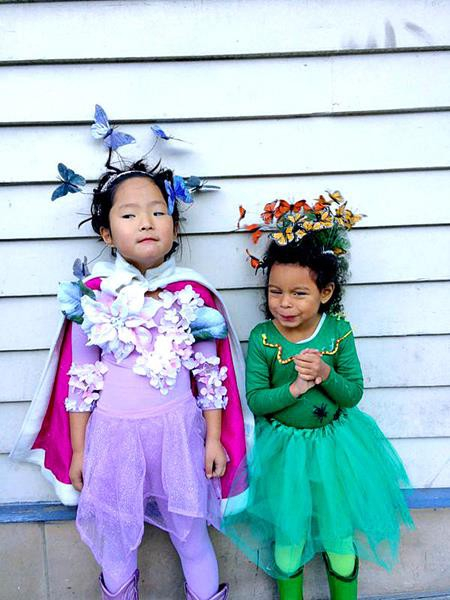 Hồi năm 2015, hai c&ocirc; con g&aacute;i của Katherine Heigl đ&atilde; &ldquo;đốn gục&rdquo; rất nhiều kh&aacute;n giả với bộ c&aacute;nh ngập tr&agrave;n hoa l&aacute; v&agrave; ong bướm.