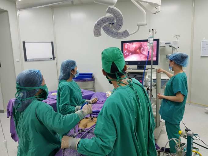 Sau khoảng 1 giờ phẫu thuật, thai phụ đ&atilde; qua nguy kịch. Ảnh: BVCC