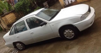 Ô tô cũ giá bèo 25-40 triệu đồng/chiếc: Ngập tràn chợ Việt