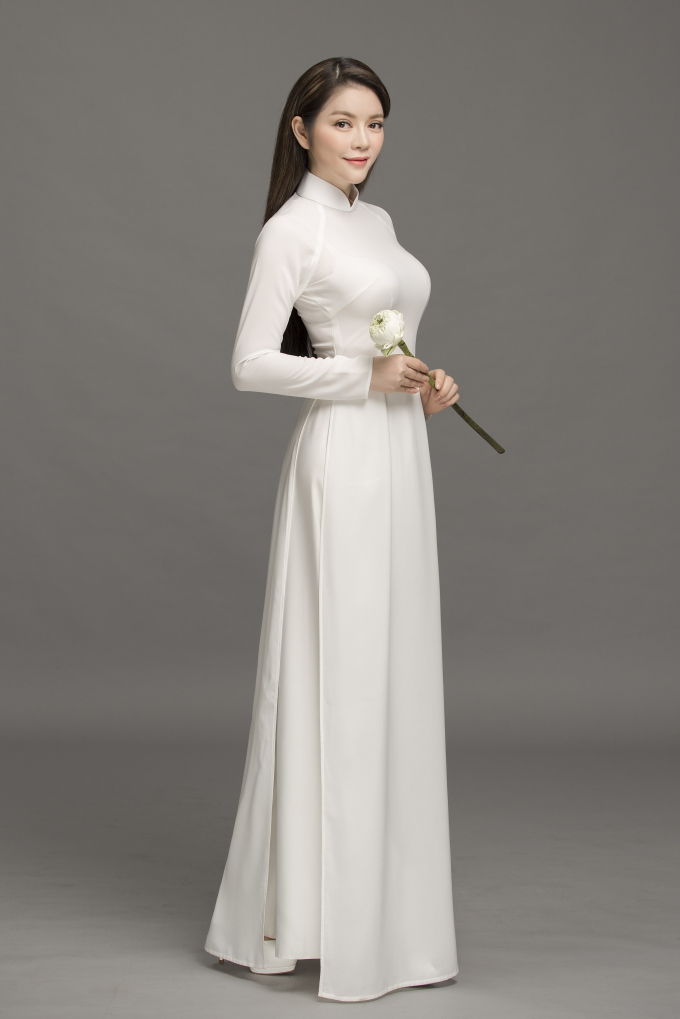 L&yacute; Nh&atilde; Kỳ nền n&atilde; &aacute;o d&agrave;i trắng nữ sinh với nhan sắc vượt thời gian