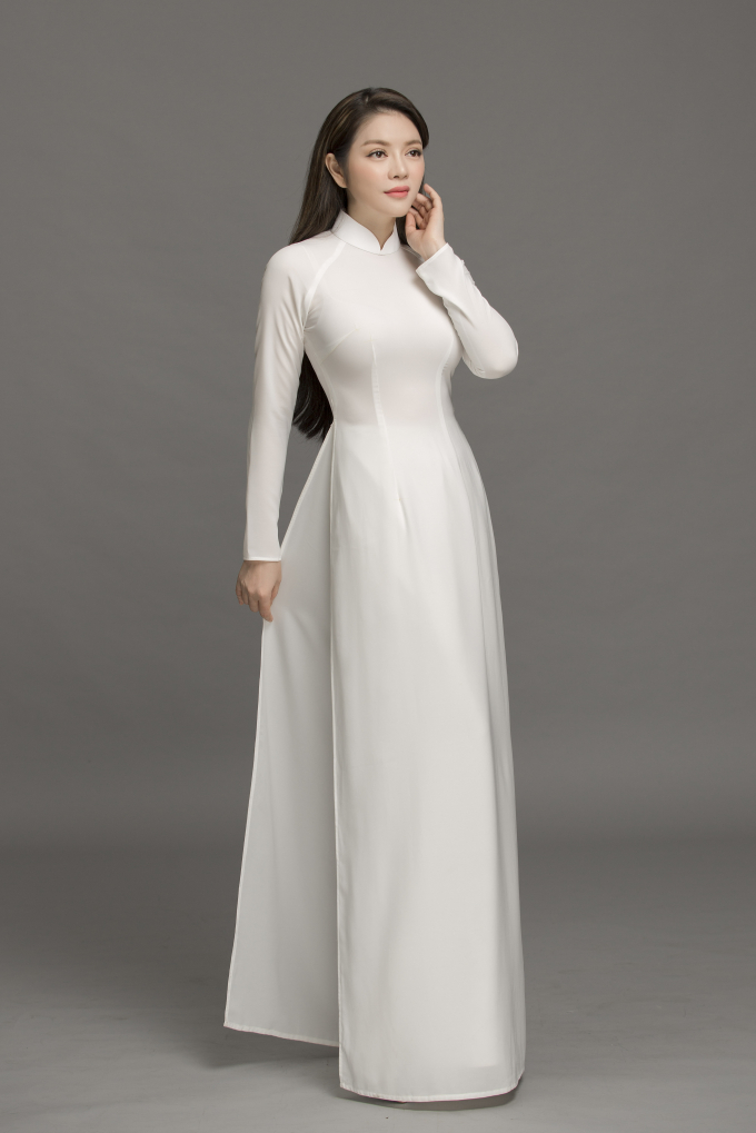 L&yacute; Nh&atilde; Kỳ nền n&atilde; &aacute;o d&agrave;i trắng nữ sinh với nhan sắc vượt thời gian