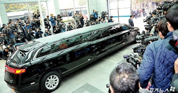 Người yêu, đồng nghiệp tiễn đưa Kim Joo Hyuk về nơi an nghỉ