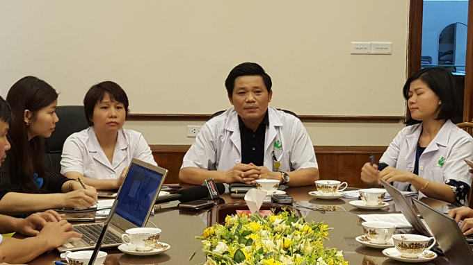 &Ocirc;ng Nguyễn Duy &Aacute;nh - Gi&aacute;m đốc Bệnh viện Phụ sản H&agrave; Nội trong buổi họp b&aacute;o chiều ng&agrave;y 1/11/2017.