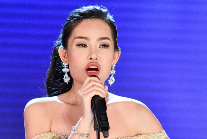 Hoa Hậu Đại Dương L&ecirc; &Acirc;u Ng&acirc;n Anh g&acirc;y tranh c&atilde;i v&igrave; k&eacute;m sắc, từng phẫu thuật thẩm mỹ v&agrave; ứng xử kh&ocirc;ng thuyết phục.