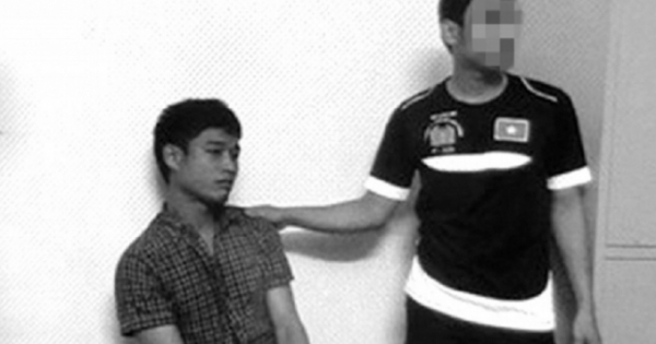 Phi công trẻ trút "mưa dao" lên người tình hơn... 11 tuổi