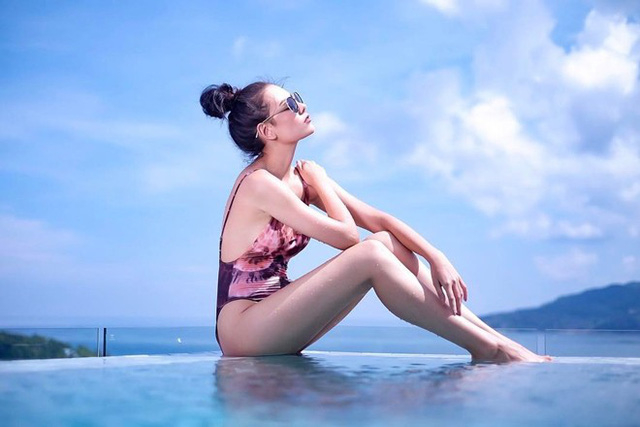 Ngo&agrave;i ra, c&ocirc; c&ograve;n l&agrave; một nh&agrave; thiết kế thời trang nổi tiếng v&agrave; c&oacute; ri&ecirc;ng một thương hiệu ở Bangkok.