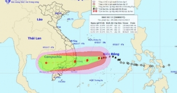 Bão số 12 giật cấp 15, đổ bộ vào các tỉnh Nam Trung Bộ