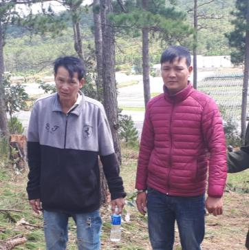 Hai đối tượng bị bắt. ( Ảnh: Đặng Tuấn)