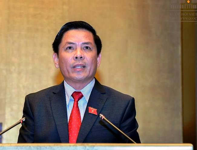 Bộ trưởng Bộ Giao th&ocirc;ng Vận tải Nguyễn Văn Thể tr&igrave;nh b&agrave;y Tờ tr&igrave;nh&nbsp;